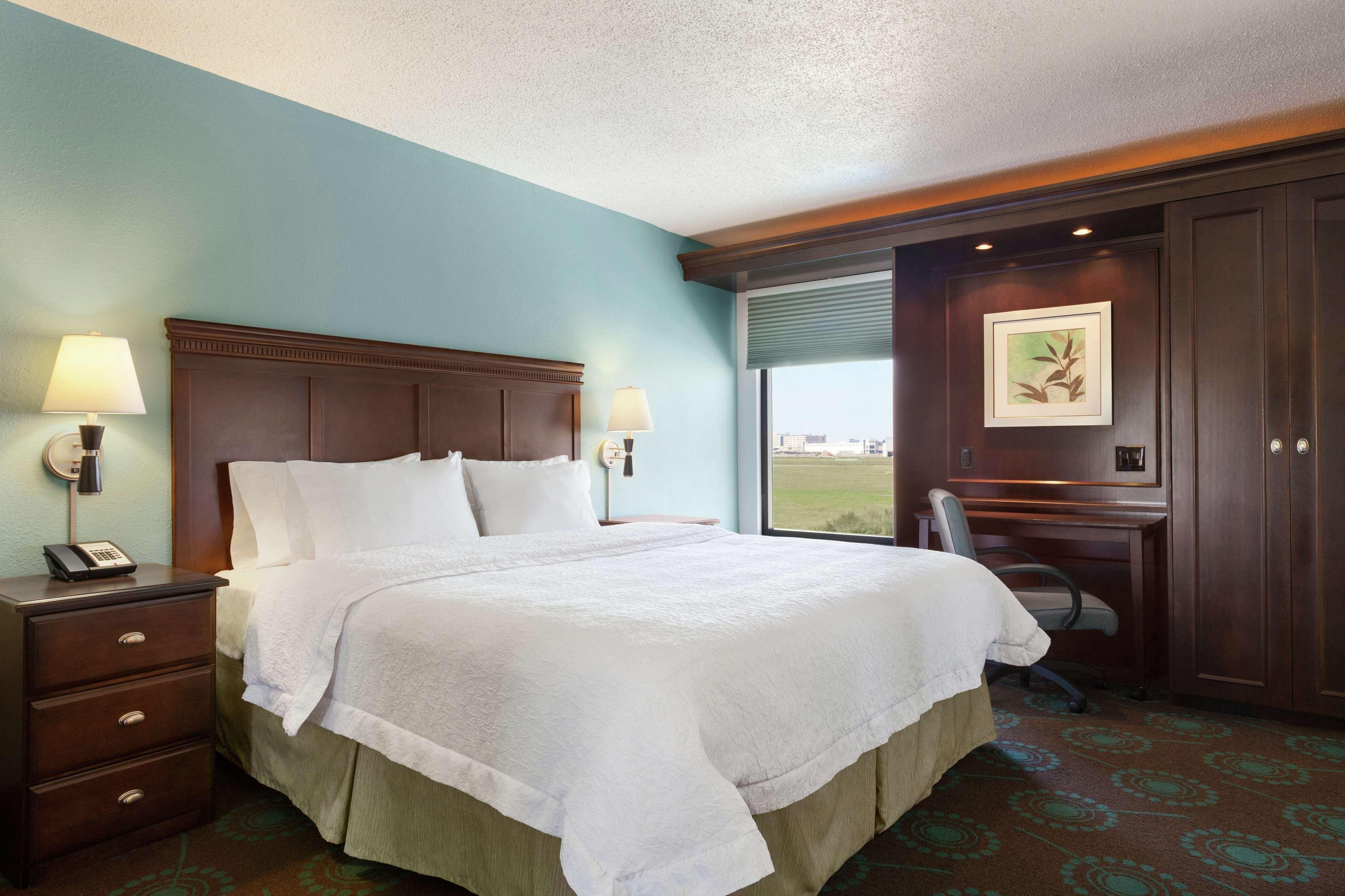 Hampton Northwest Hotel