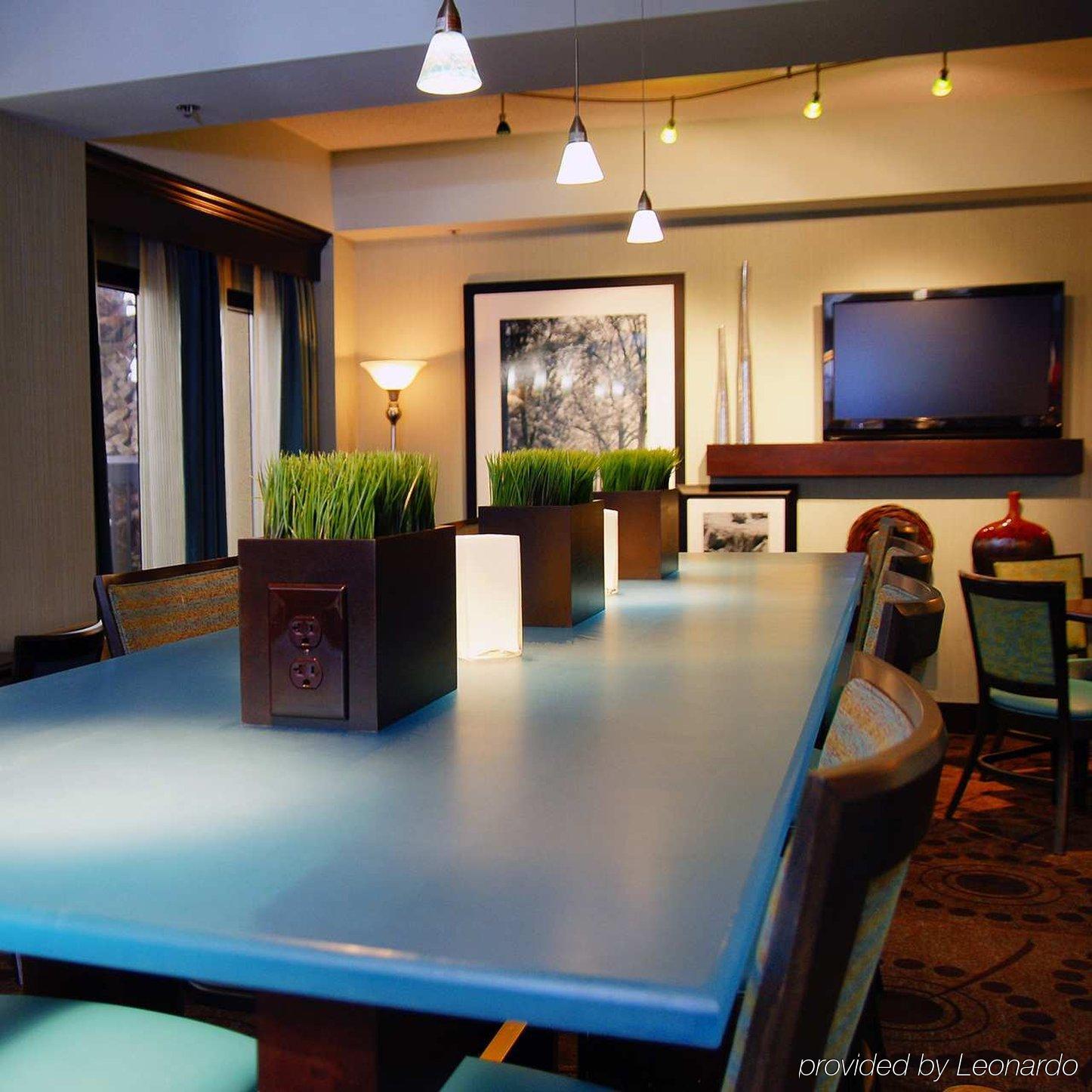 Western Cy-fair Hotel 3*