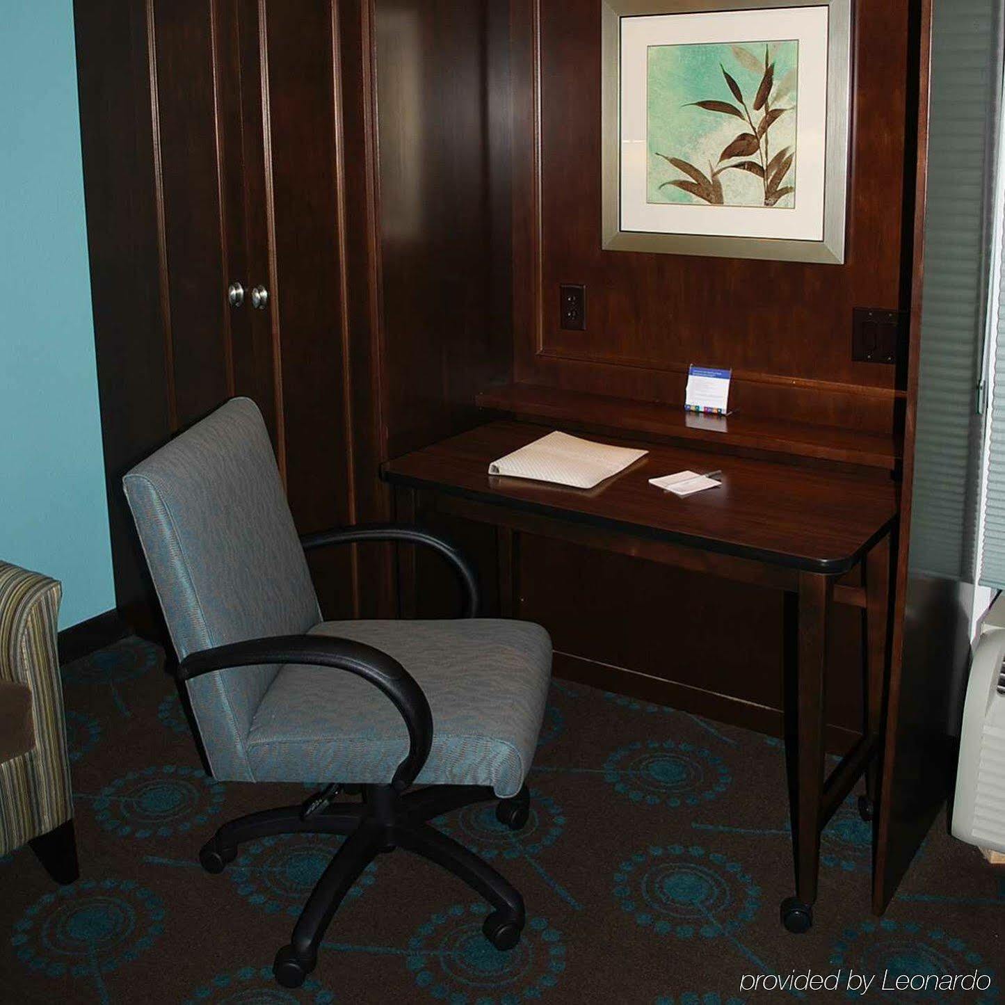 Western Cy-fair Hotel 3*