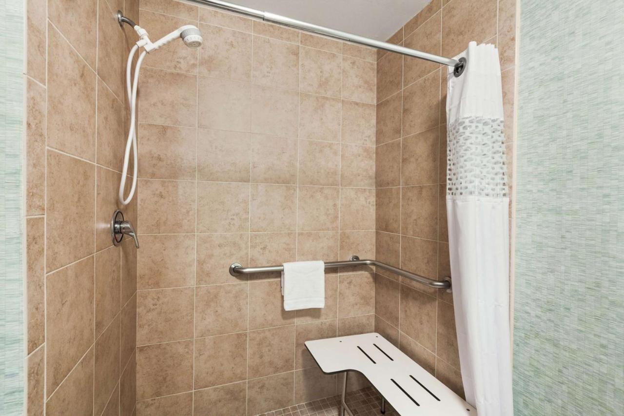 Western Cy-fair Hotel 3*